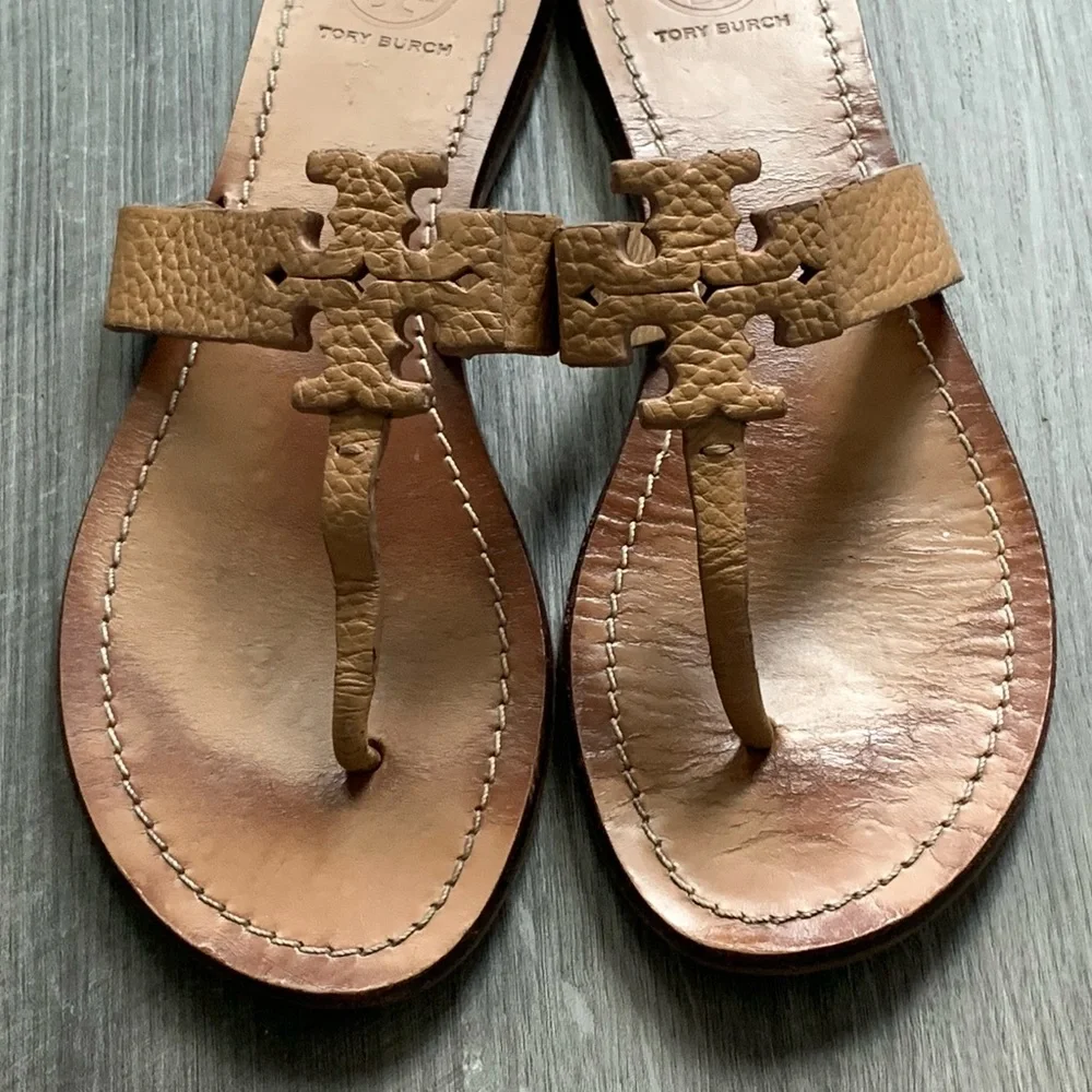Tory Burch Pebble Leather Laser Cut Logo Slides Flat Thong Neutrals Size 7,5